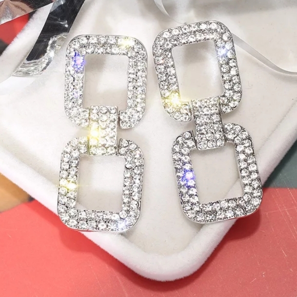 💋3 for $49 • NEW GEOMETRIC RHINESTONES DROP EARRINGS - Picture 3 of 4